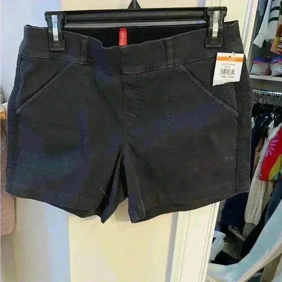 Spanx Stretch Twill Shorts 6" NWOT size Medium - Picture 4 of 4